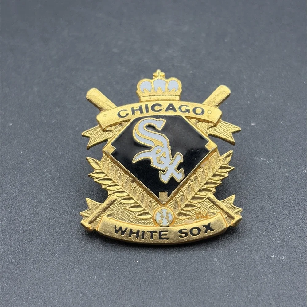 Chicago White Sox Crossed Bats Crest MLB Baseball Team Lapel Hat Pin